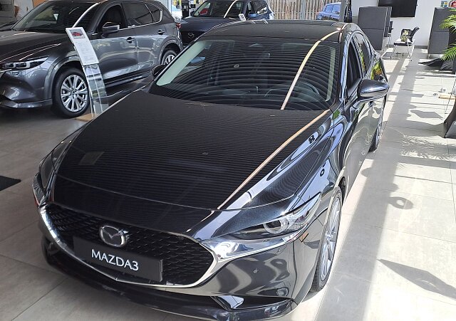 Mazda 3 - Kolor Jet Black, zdjęcie 1