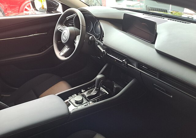 Mazda 3 - Kolor Jet Black, zdjęcie 7