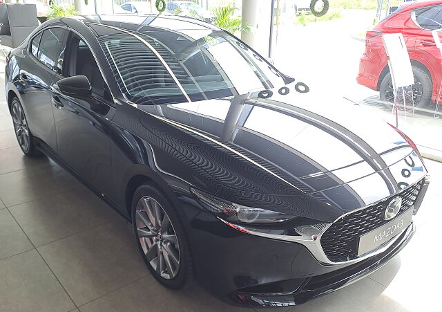 Mazda 3 - Kolor Jet Black, zdjęcie 2