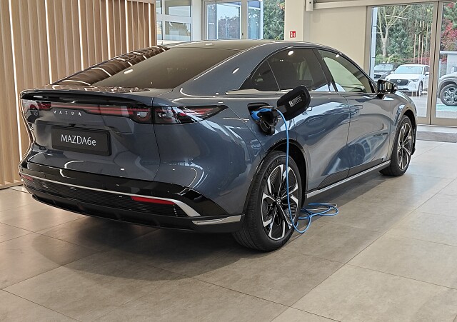 Mazda 6e - Kolor Polymetal Gray, zdjęcie 4