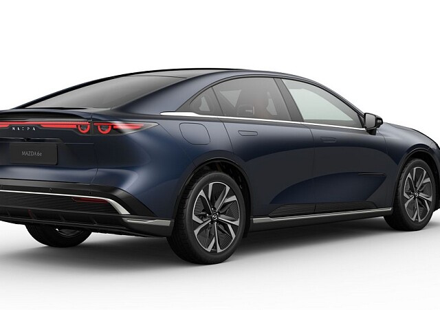 Mazda 6e - Kolor Deep Crystal Blue, zdjęcie 5