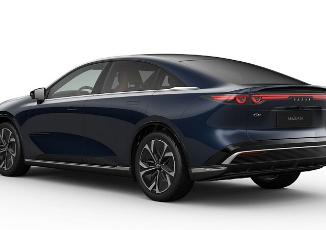 Mazda 6e - Kolor Deep Crystal Blue, zdjęcie 3