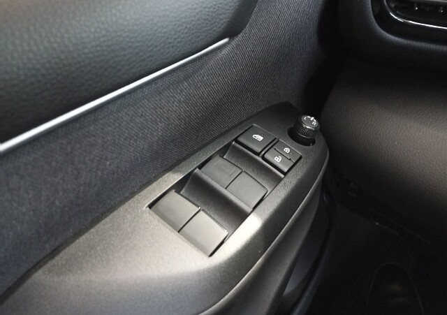 Mazda 2 Hybrid - Kolor Formal Red, zdjęcie 7