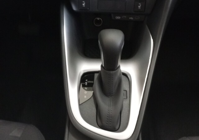 Mazda 2 Hybrid - Kolor Formal Red, zdjęcie 5