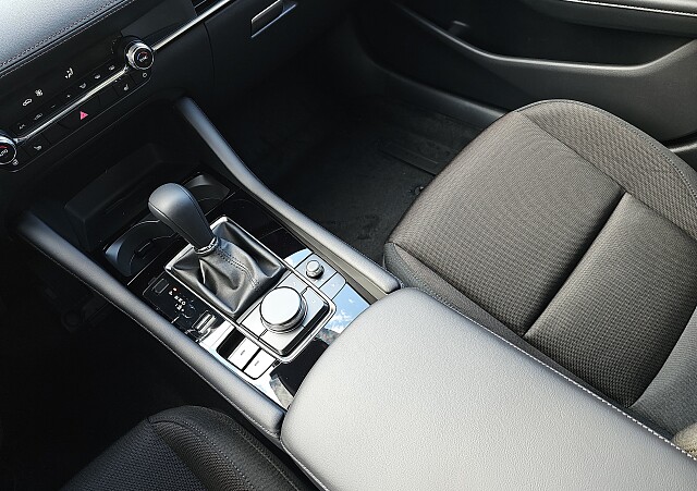 Mazda 3 - Kolor Platinum Quartz, zdjęcie 16