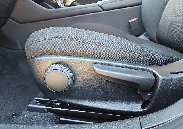 Mazda 3 - Kolor Zircon Sand Metalic, zdjęcie 17