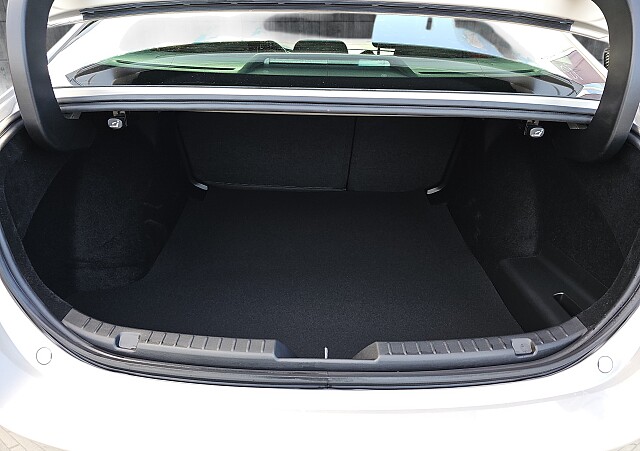 Mazda 3 - Kolor Platinum Quartz, zdjęcie 9