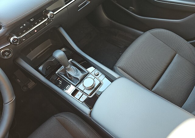 Mazda 3 - Kolor Zircon Sand Metalic, zdjęcie 16