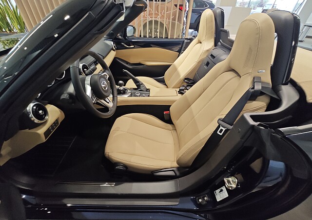 Mazda MX-5 - Kolor Deep Crystal Blue, zdjęcie 11