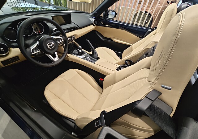 Mazda MX-5 - Kolor Deep Crystal Blue, zdjęcie 10