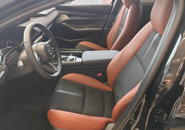 Mazda 3 - Kolor Jet Black, zdjęcie 10