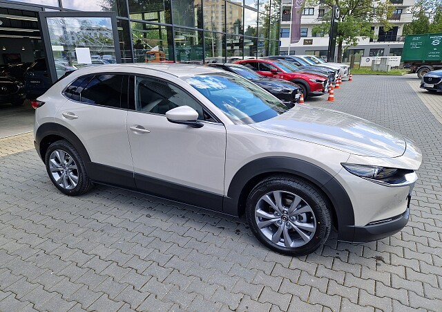 Mazda CX-30 - Kolor Platinum Quartz, zdjęcie 5