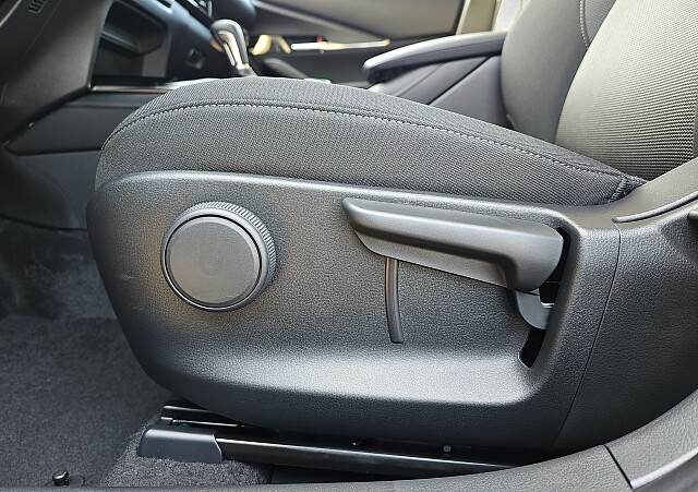 Mazda CX-30 - Kolor Platinum Quartz, zdjęcie 15