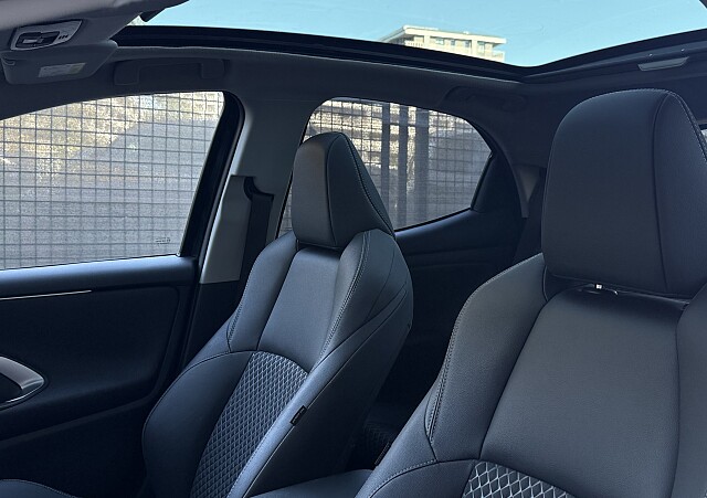 Mazda 2 Hybrid - Kolor Opera Black, zdjęcie 18