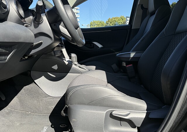 Mazda 2 Hybrid - Kolor Opera Black, zdjęcie 15