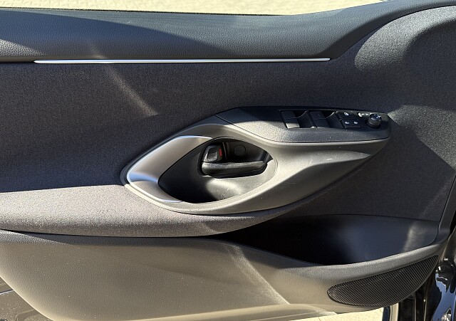 Mazda 2 Hybrid - Kolor Opera Black, zdjęcie 17