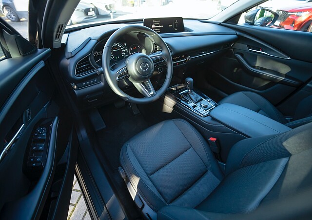 Mazda CX-30 - Kolor Machine Gray, zdjęcie 3