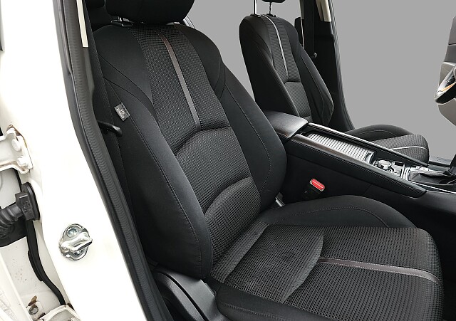 Mazda 3 - Kolor Snowflake White Pearl, zdjęcie 21