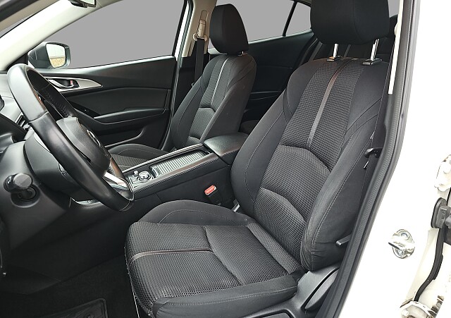 Mazda 3 - Kolor Snowflake White Pearl, zdjęcie 12