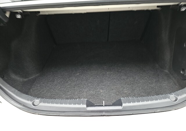 Mazda 3 - Kolor Snowflake White Pearl, zdjęcie 16