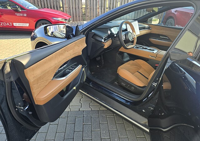 Mazda 6e - Kolor Deep Crystal Blue, zdjęcie 9