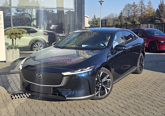 Mazda 6e - Kolor Deep Crystal Blue, zdjęcie 1