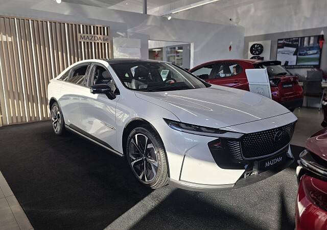 Mazda 6e - Kolor Biały, zdjęcie 2