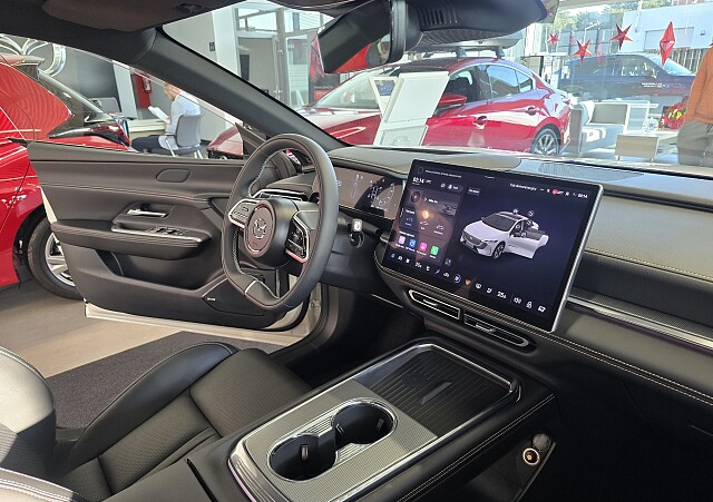 Mazda 6e - Kolor Biały, zdjęcie 10