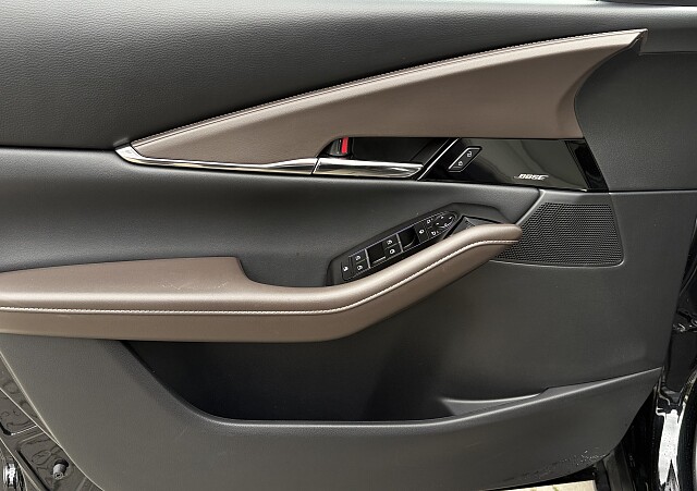 Mazda CX-30 - Kolor Jet Black, zdjęcie 22