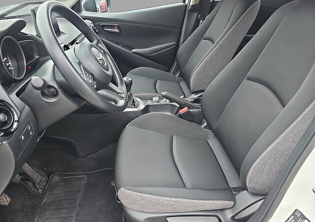 Mazda 2 - Kolor Biały, zdjęcie 10