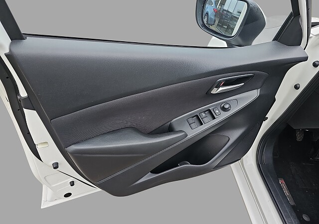 Mazda 2 - Kolor Arctic White, zdjęcie 10