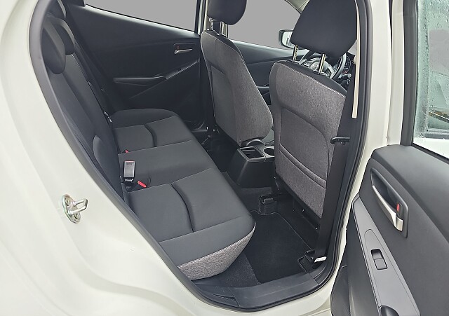 Mazda 2 - Kolor Arctic White, zdjęcie 15