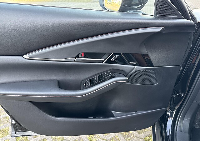 Mazda CX-30 - Kolor Jet Black, zdjęcie 6