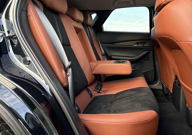 Mazda CX-30 - Kolor Jet Black, zdjęcie 23