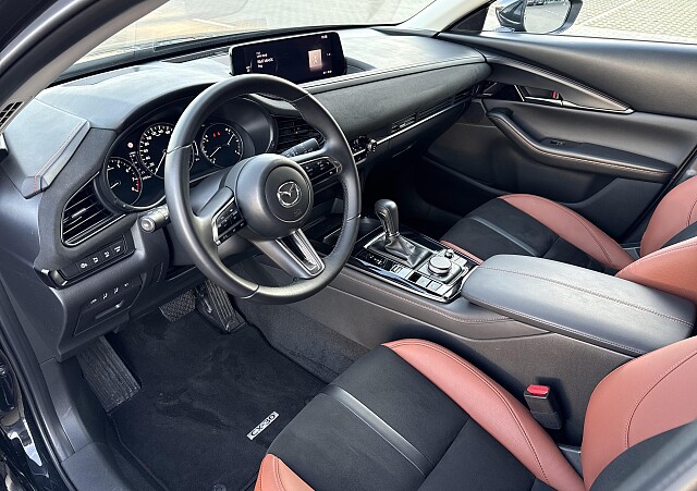 Mazda CX-30 - Kolor Jet Black, zdjęcie 5