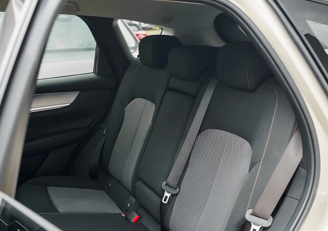 Mazda CX-60 - Kolor Platinum Quartz, zdjęcie 31