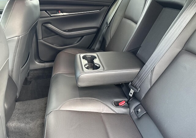 Mazda 3 - Kolor Snowflake White Pearl, zdjęcie 15