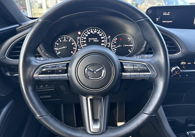 Mazda 3 - Kolor Snowflake White Pearl, zdjęcie 7