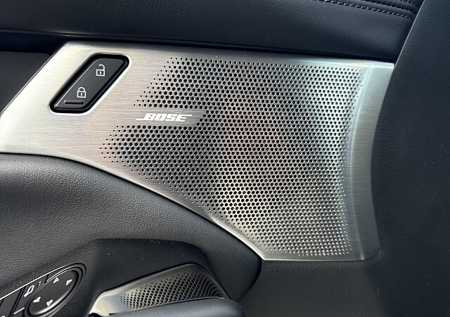 Mazda 3 - Kolor Snowflake White Pearl, zdjęcie 12