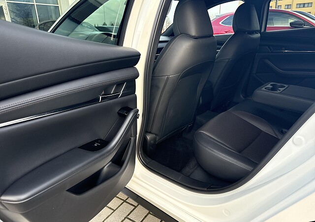 Mazda 3 - Kolor Snowflake White Pearl, zdjęcie 14