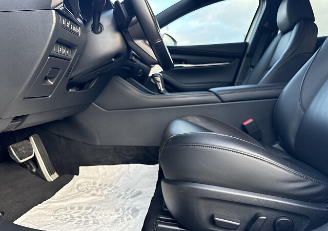 Mazda 3 - Kolor Snowflake White Pearl, zdjęcie 5