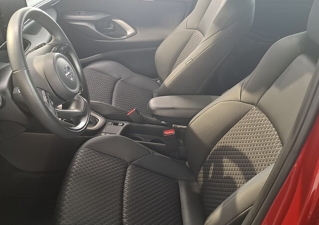 Mazda 2 Hybrid - Kolor Formal Red, zdjęcie 8