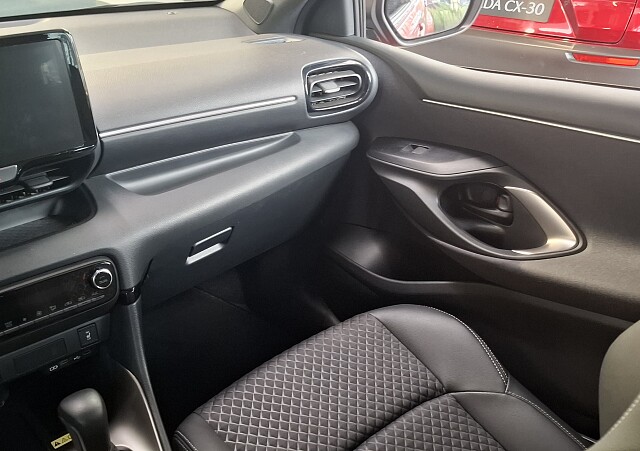 Mazda 2 Hybrid - Kolor Formal Red, zdjęcie 6