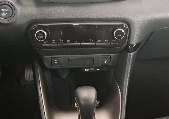 Mazda 2 Hybrid - Kolor Formal Red, zdjęcie 5