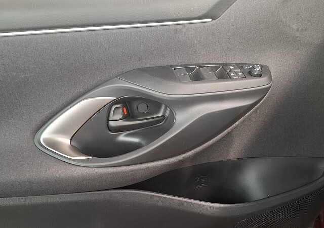 Mazda 2 Hybrid - Kolor Formal Red, zdjęcie 7