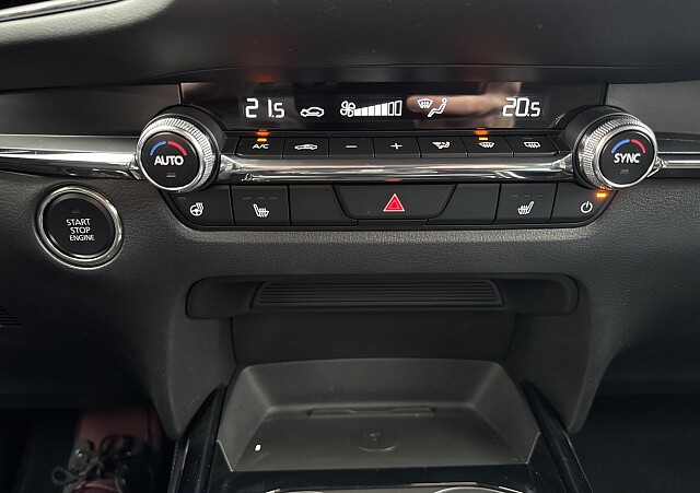 Mazda CX-30 - Kolor Deep Crystal Blue, zdjęcie 11