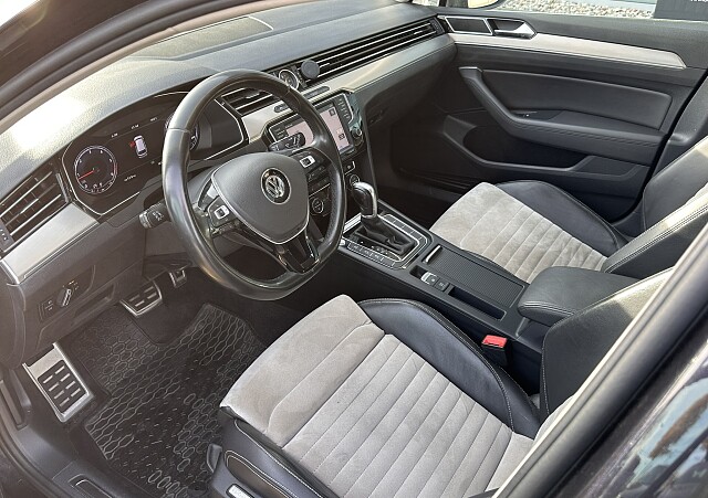 Volkswagen Passat - Kolor Czarny, zdjęcie 9
