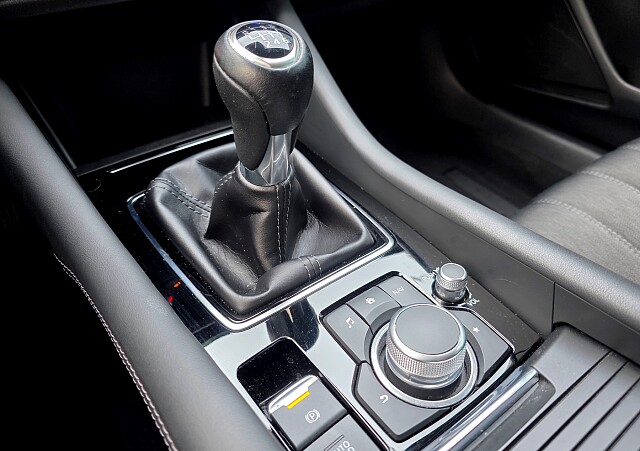 Mazda 6 - Kolor Snowflake White Pearl, zdjęcie 11