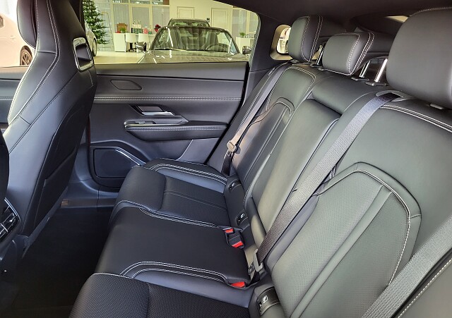 Mazda 6e - Kolor Czerwony, zdjęcie 7