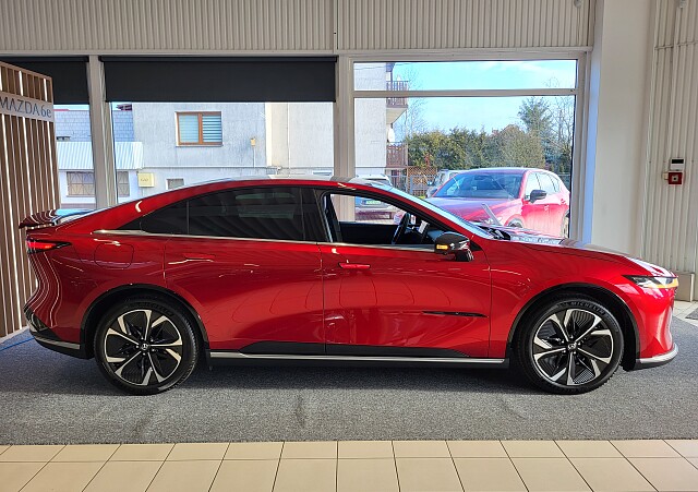 Mazda 6e - Kolor Czerwony, zdjęcie 2